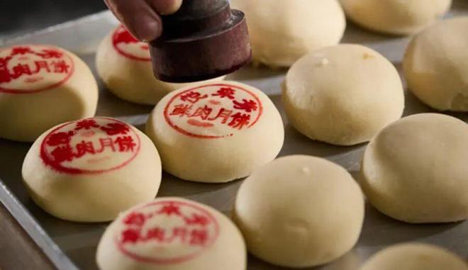 凌晨三点就来！城隍庙开出“爷青回”市集麻将胡了app为这口上海有人排队6小时(图11)