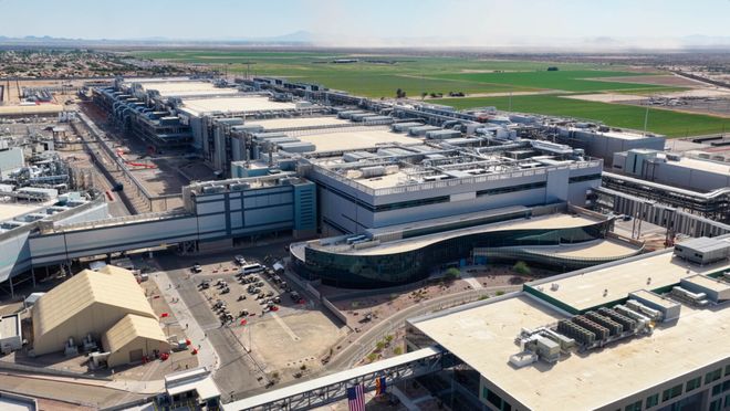 亮相!华人CEO打响关键一战英特尔杀回来了麻将胡了2模拟器试玩全球首款18nm芯片(图4) 亮相!华人CEO打响关键一战英特尔杀回来了麻将胡了2模拟器试玩全球首款18nm芯片(图4)